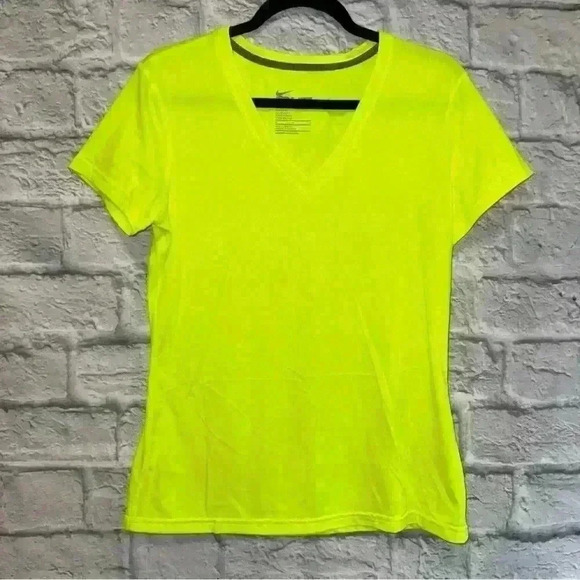 Nike Dri Fit Shirt Women's Medium Short Sleeve Neon Green T Shirt Top Polyester - Picture 1 of 3